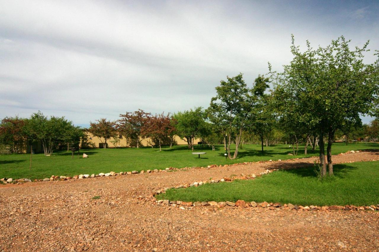 הוילה אוקאוקוג'ו Gondwana Etosha Safari Camp מראה חיצוני תמונה